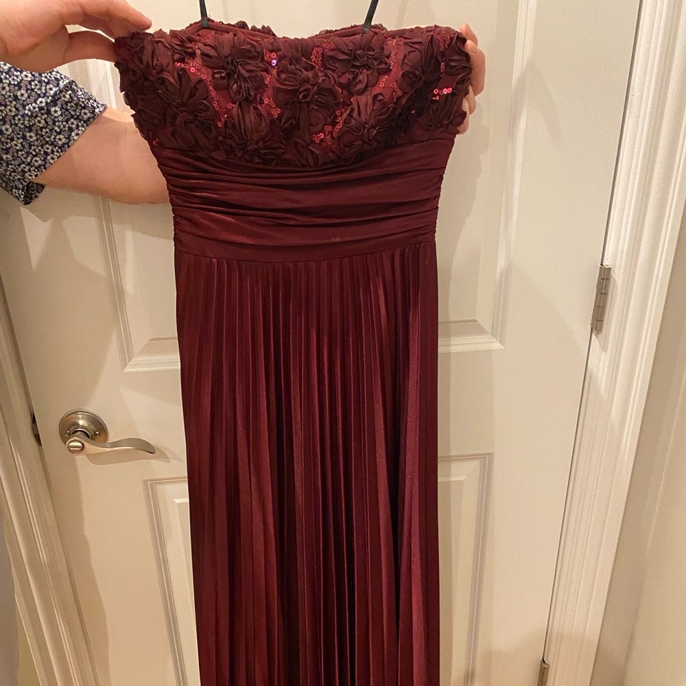Xtraordinary Maroon formal dress size 7
